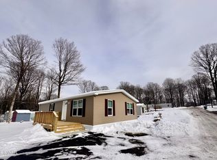 120 Middle Rd, Greentown, PA 18426