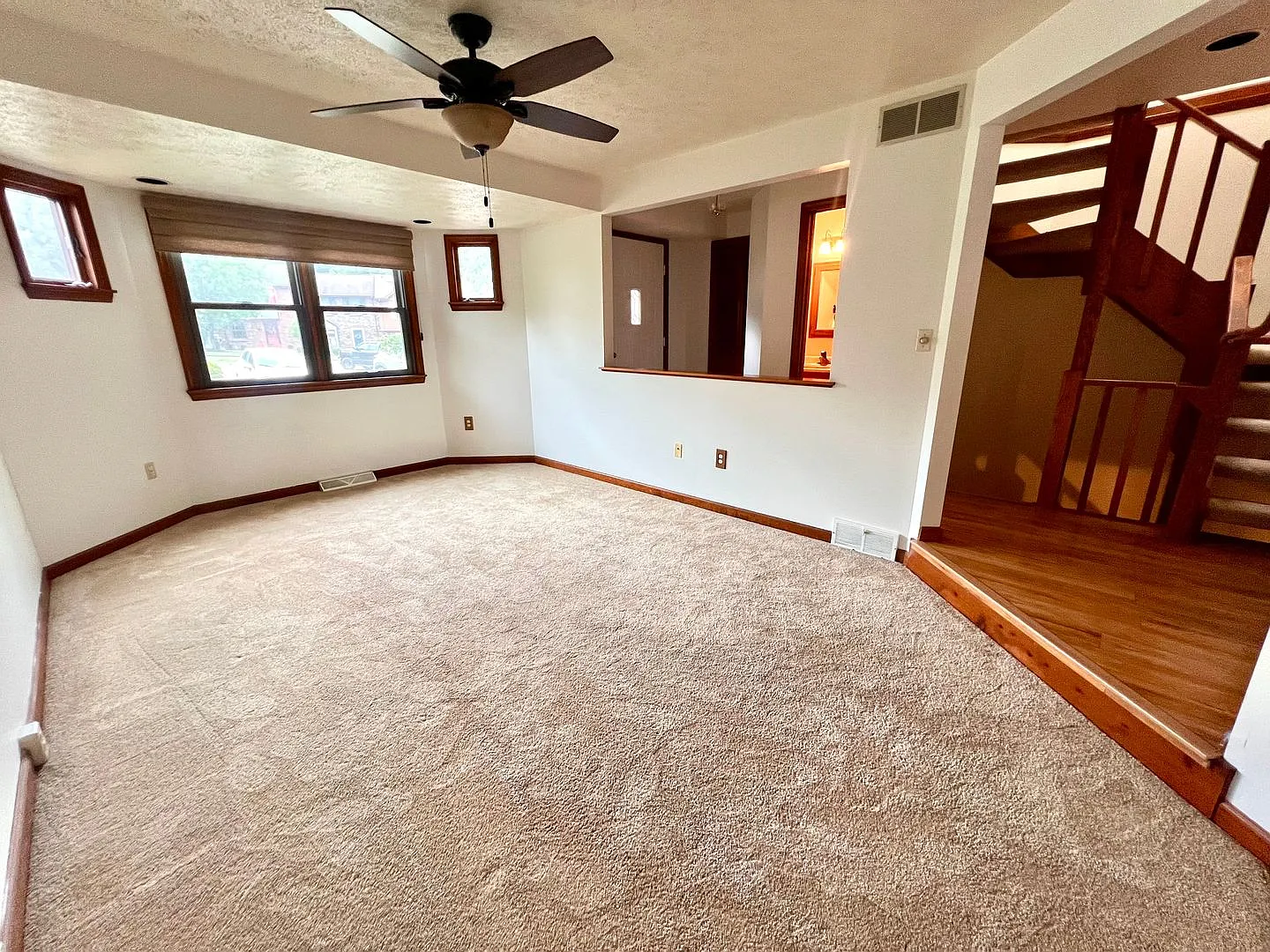 Canterbury Commons - 3 Bedroom 2.5 Bathroom - Spacious Townhome — Photo 3