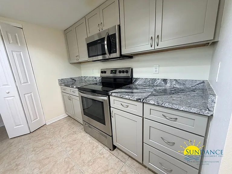 139 Scranton St — Photo 6