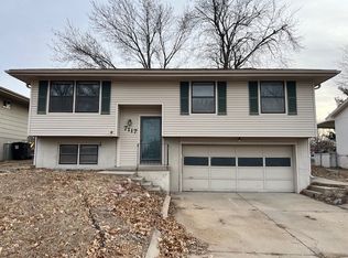 7117 Yosemite Dr, Lincoln, NE 68507