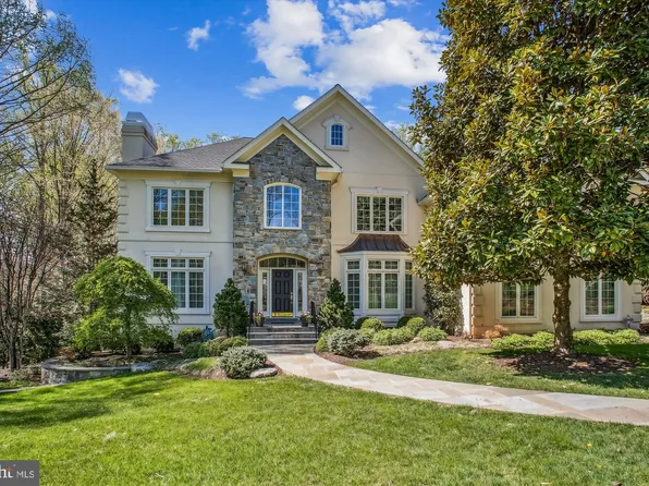 2992 Westhurst Ln, Oakton, VA 22124