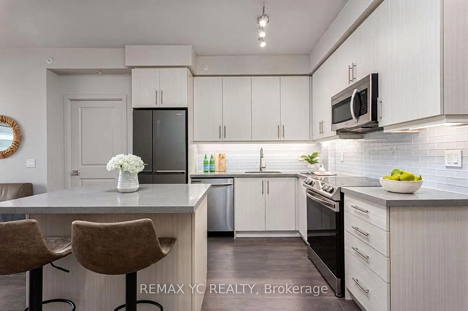 2 bed, $2,900 — Photo 1