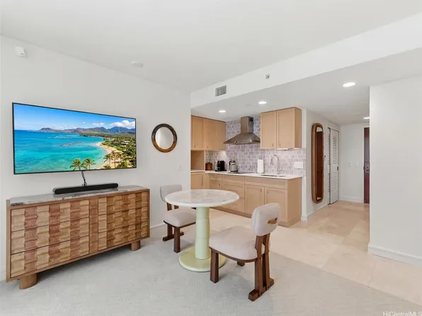 223 Saratoga Rd #812, Honolulu, HI 96815