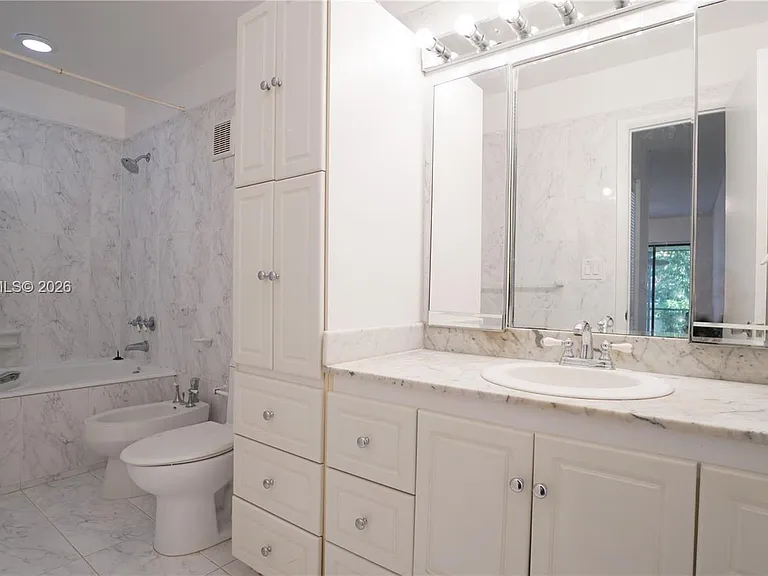 3823 Estepona Ave — Photo 18