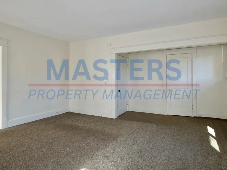 4113 N Lockwood Ave — Photo 5