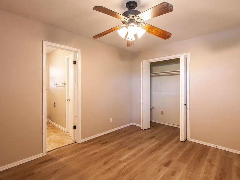 205 E 30th St #1 — Photo 30