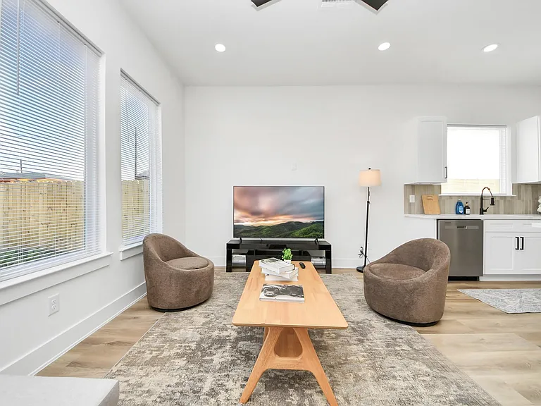 3909 Maggie St — Photo 8