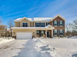 106 Flint Creek Ct, Hawthorn Woods, IL 60047