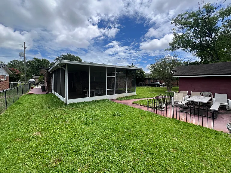 5090 Dostie Dr S — Photo 10