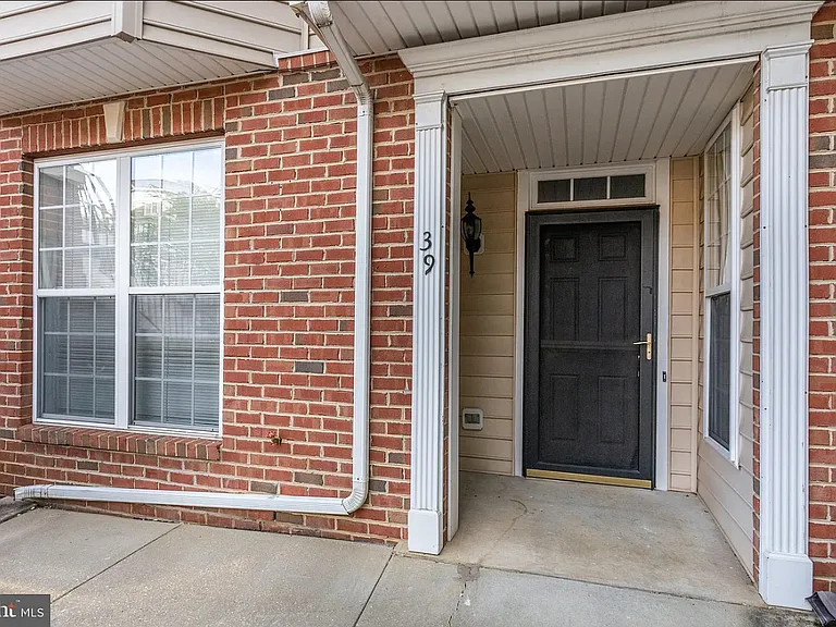 39 Harbour Heights Dr — Photo 2