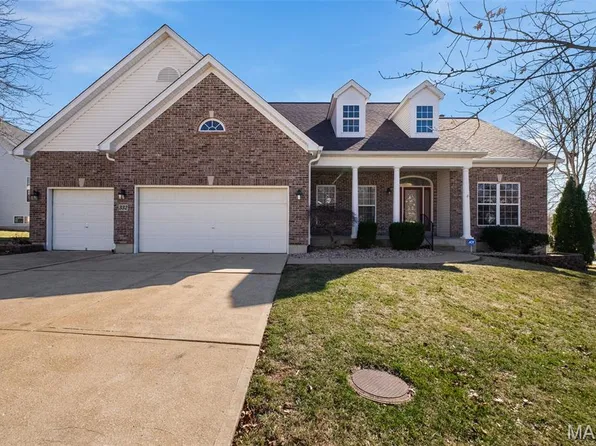 332 Remington Way Dr, Ballwin, MO 63021