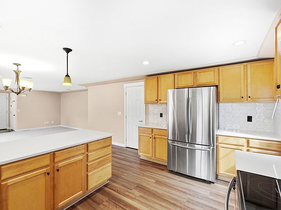 5th image of 5031 Big Rock Ct SE