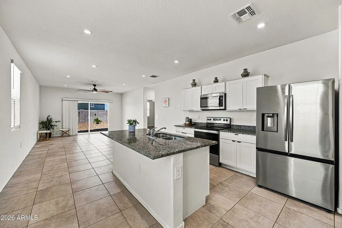 3 bed, 2.0 bath, 1526 sqft, $1,500 — Photo 2