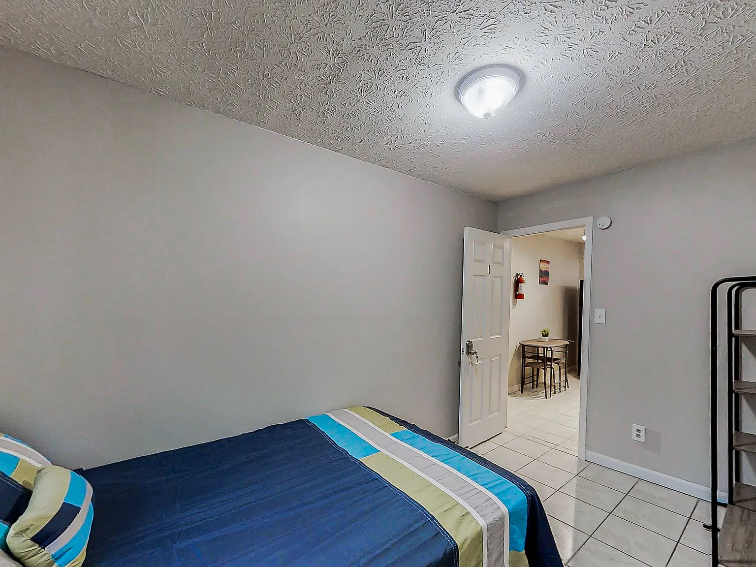 4 bed, 3.0 bath, 1958 sqft, $702 — Photo 2