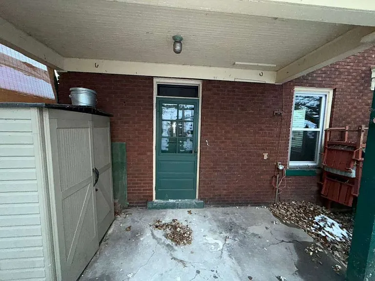 207 Singer Ave — Photo 2