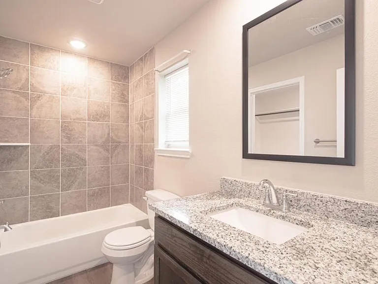 508 Raymond St — Photo 10