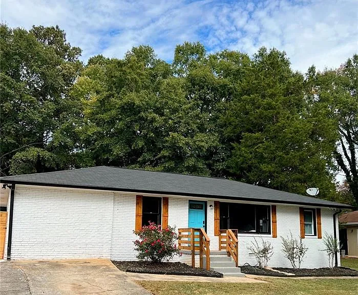 695 Kennesaw Dr SE — Photo 1