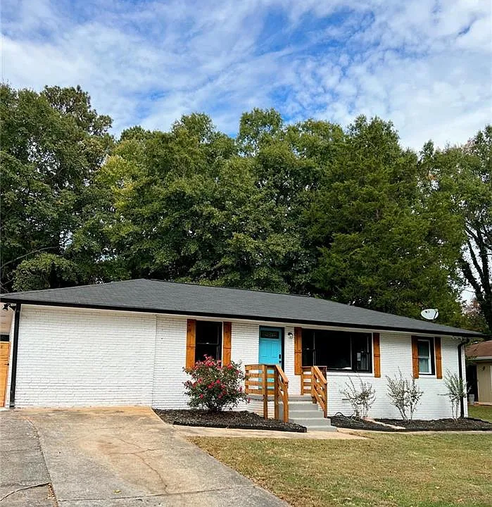 695 Kennesaw Dr SE