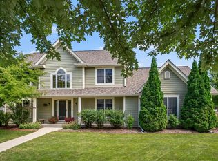 1090 Canary Ct, Grafton, WI 53024