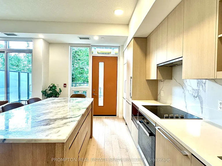 27 McMahon Dr #Townhouse 112 — Photo 2