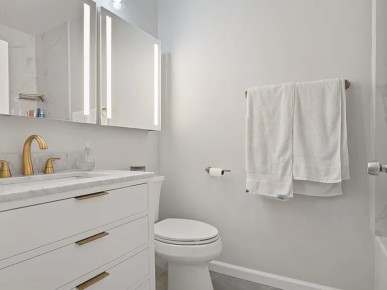 416 Monroe St #4R — Photo 10