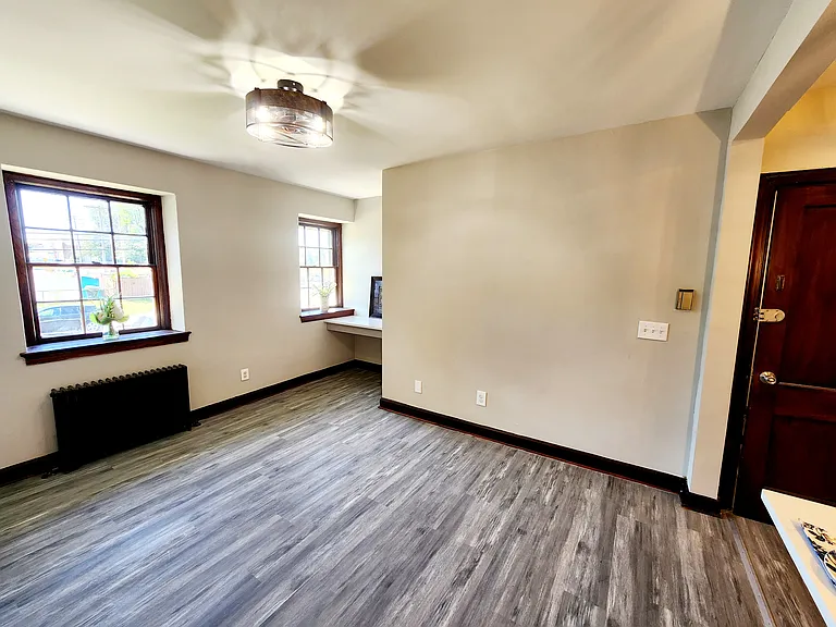715 Main St — Photo 5