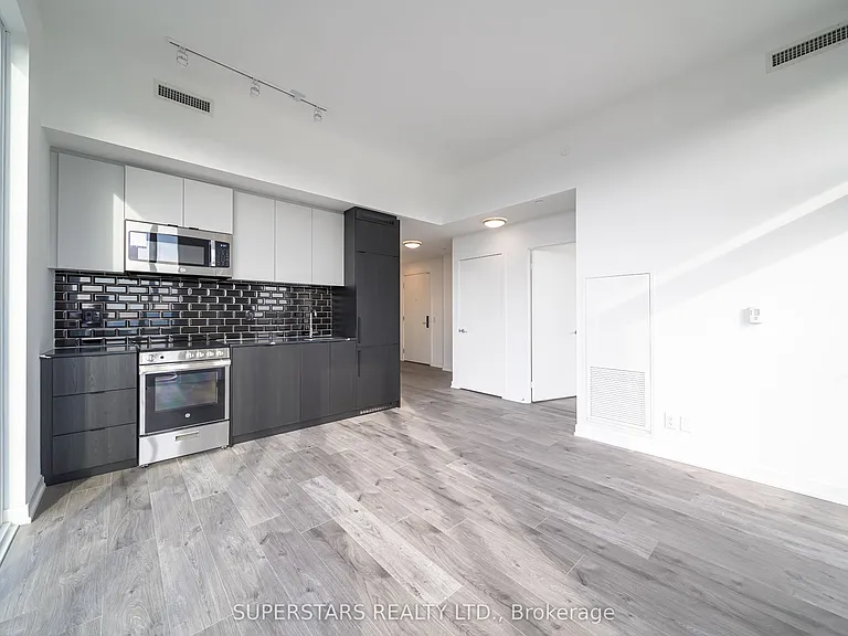 285 Dufferin St #1124 — Photo 8