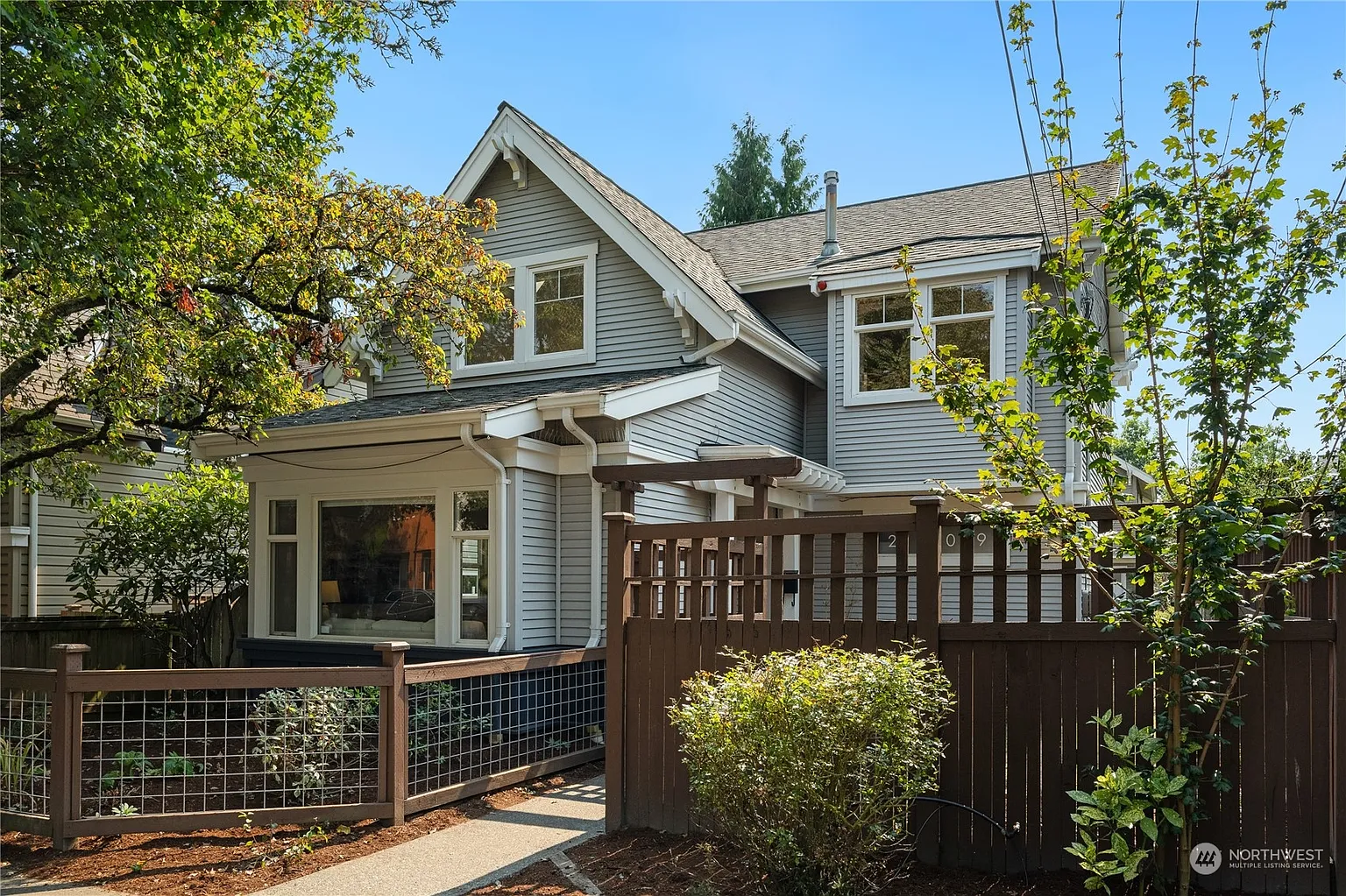 2409 E Yesler Way photo 1