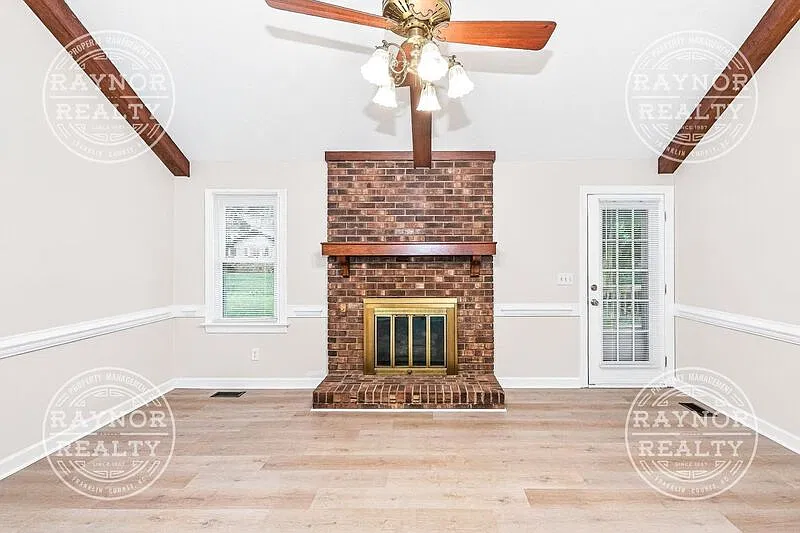 3 bed, 2.0 bath, 1416 sqft, $1,400 — Photo 3