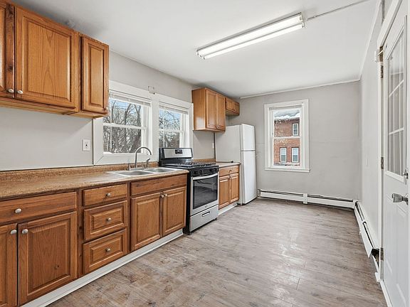 3rd image of 602 Mendota St #1