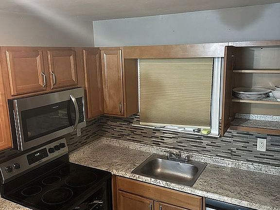 4th image of 525 Fox Run Ln #525