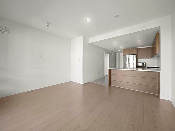 4th image of 6033 Gray Ave #611