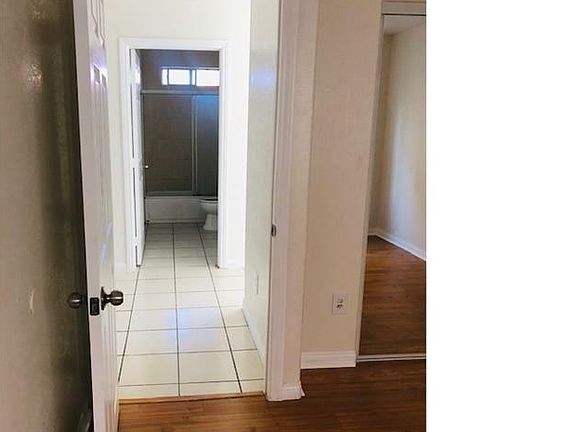 4th image of 855 W 80th St