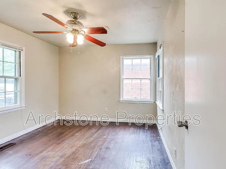 1614 SW 41st St — Photo 6