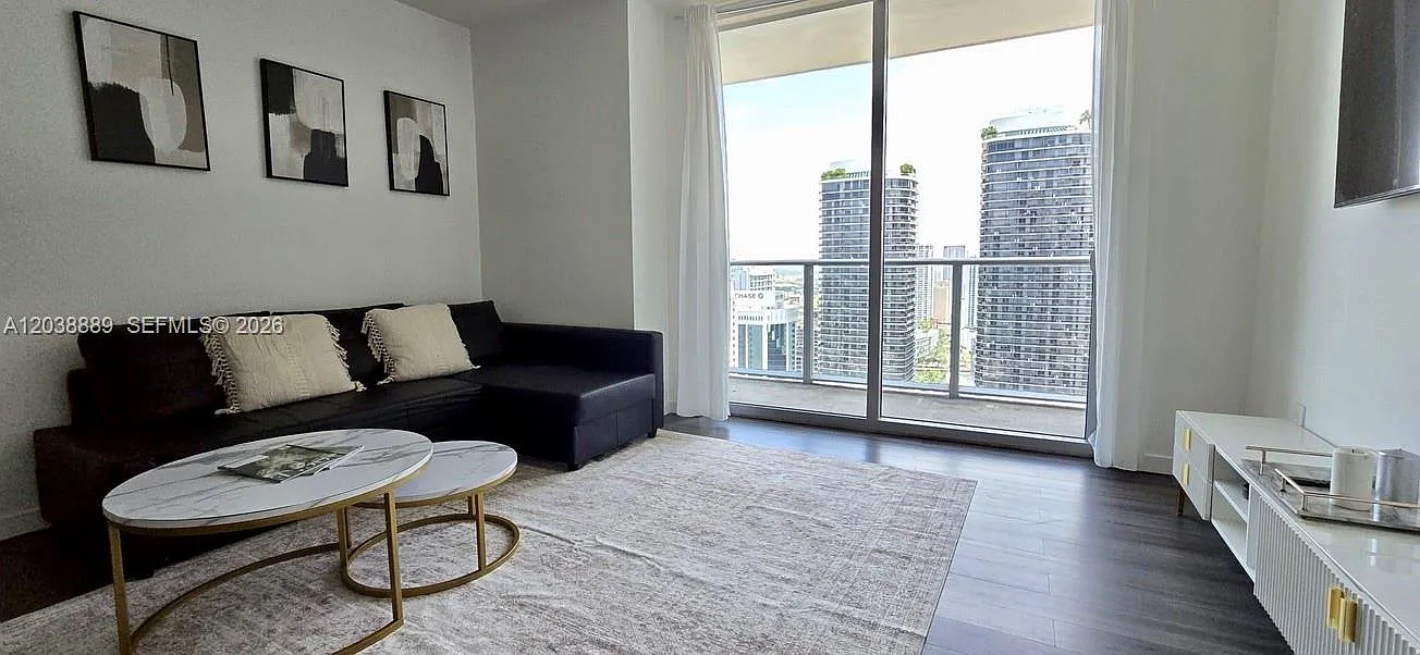 1100 Millecento Residence — Photo 3