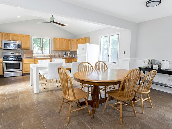 Very large eat-in kitchen