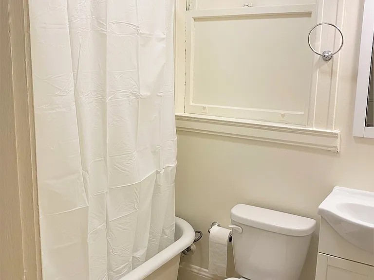 Sutter House Apartments — Photo 52