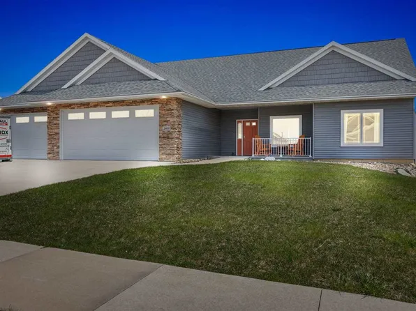 2409 Prairie Walk Dr NW, Cedar Rapids, IA 52405