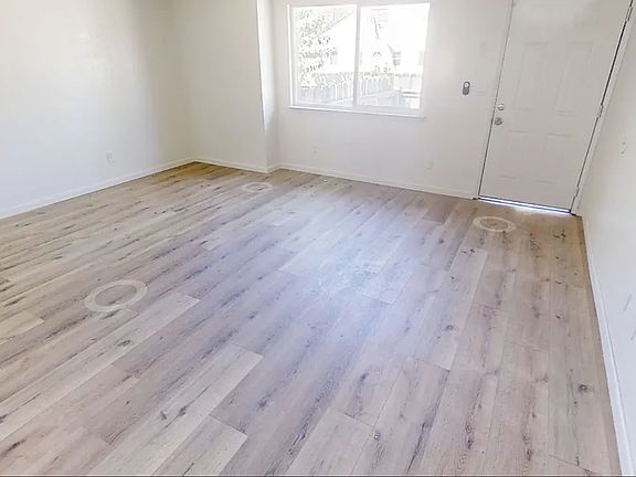 3rd image of 2526-2528 E Thomas Ave