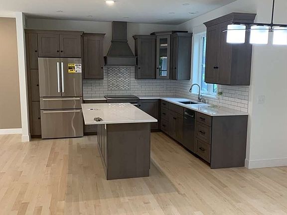 5th image of 17 Stone Ridge Dr