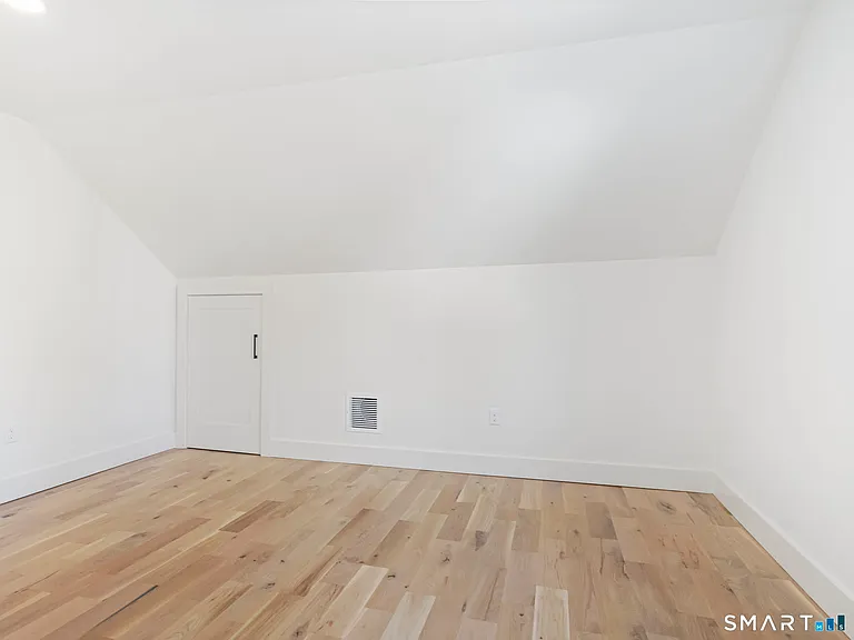 325 Coram Ave #C — Photo 18