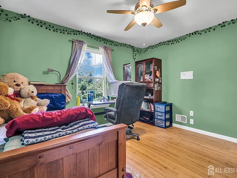 1506 Pinhorn Dr — Photo 3
