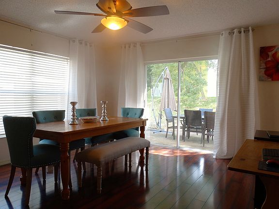 Huge Dining, Light, Bright!