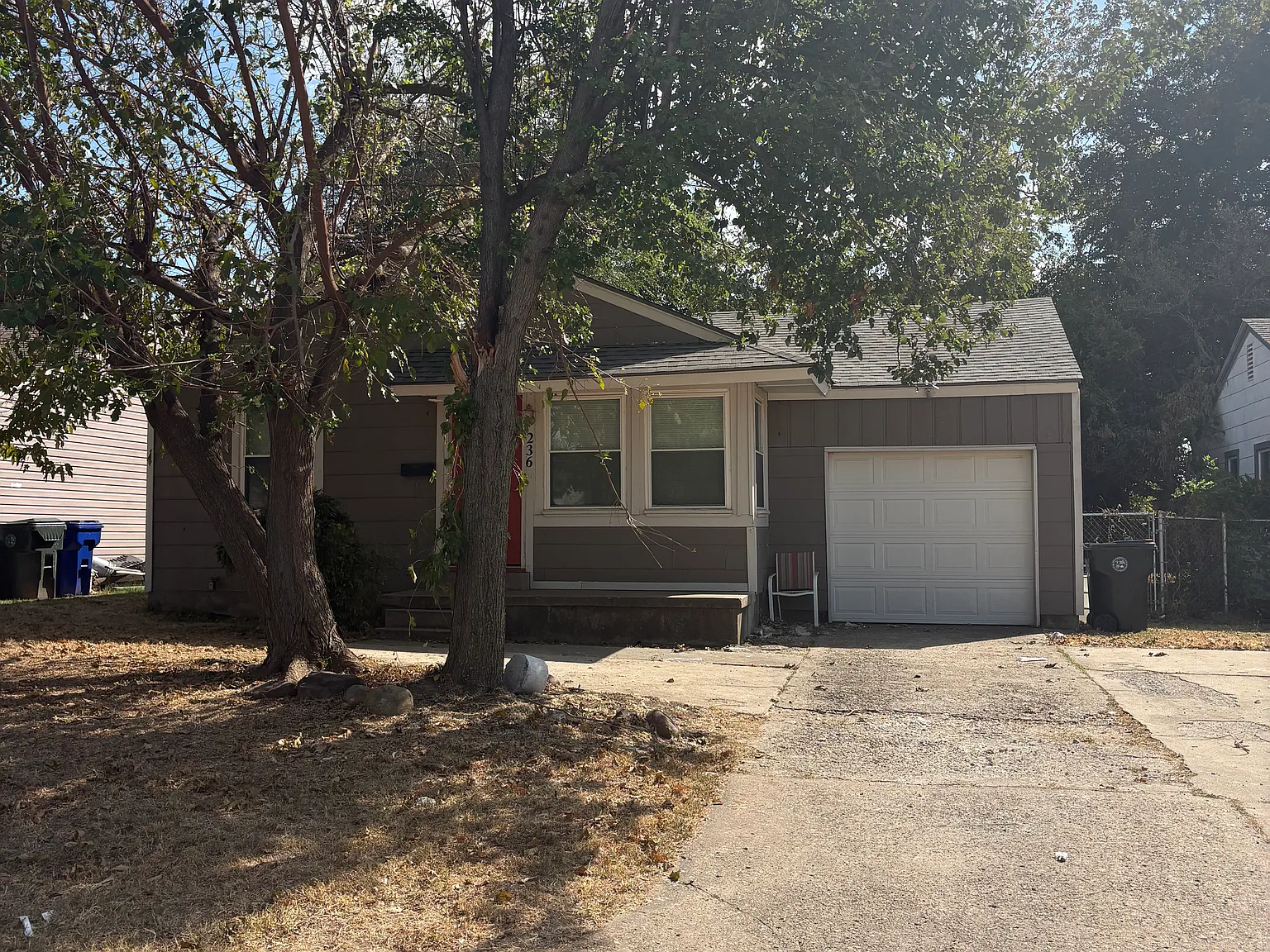 3 bed, 1125 sqft, $1,200 — Photo 2