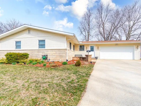 212 Meadors Cir, Morris, IL 60450