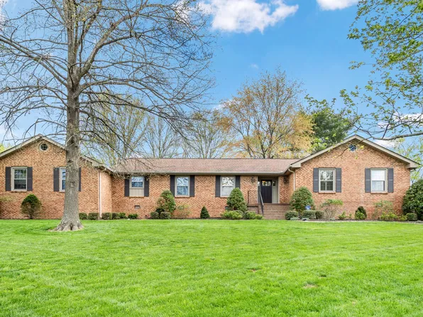 5060 Twin Lakes Dr, Old Hickory, TN 37138