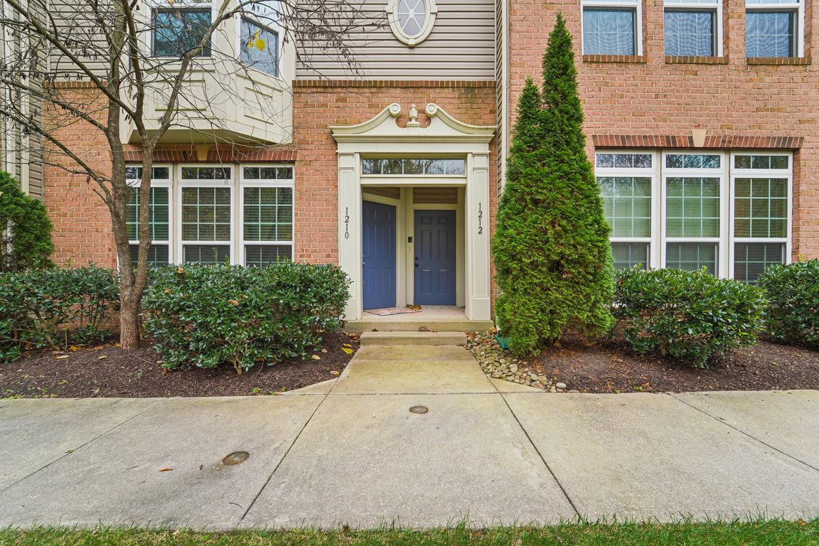 Chadwell Ct-S3010-001.jpg