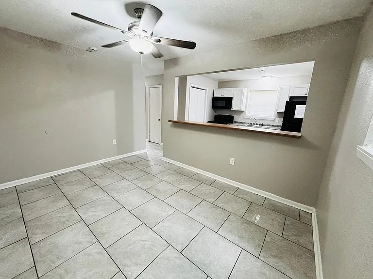 3433 Hollywood St — Photo 10