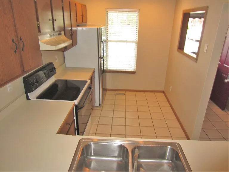 2528 Blazek Loop — Photo 2