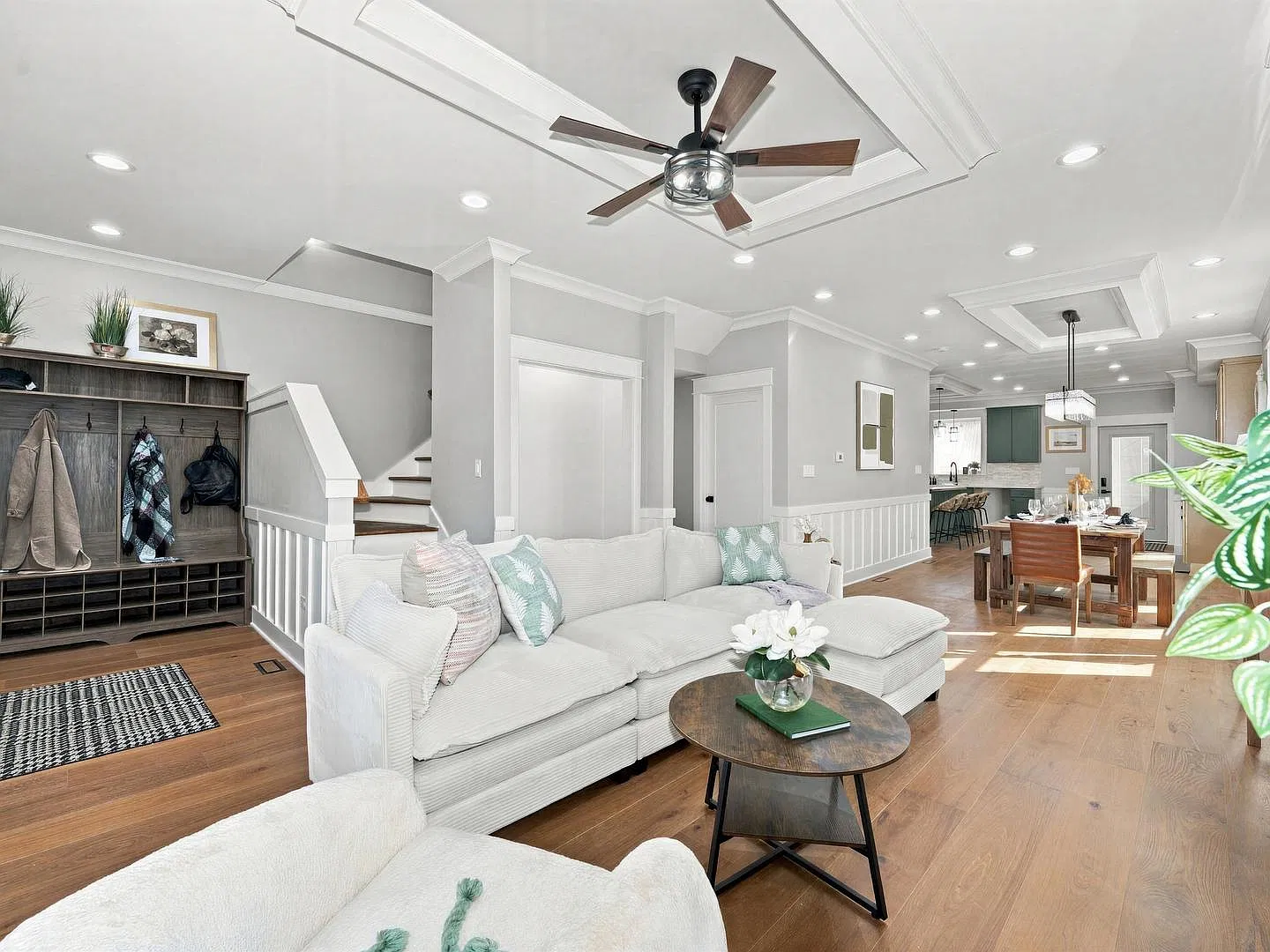 4 bed, 3.5 bath, 2400 sqft, $5,500 — Photo 4
